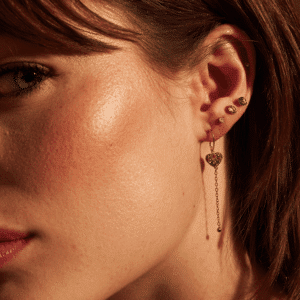 Piercing oreja tendencia lóbulo con tres aros minimalistas